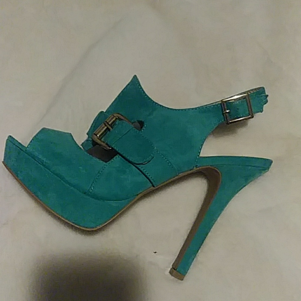 Shoes - Picture 2 of 4